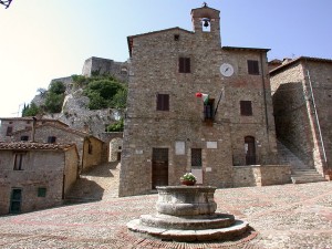 Piazza-vecchietta-sala-consiglio-comunale-storica-castiglione-d-orcia