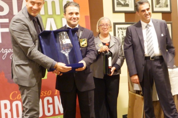 Donatella Cinelli Colombini premia con le magnum Orcia il sommelier dell'anno FISAR